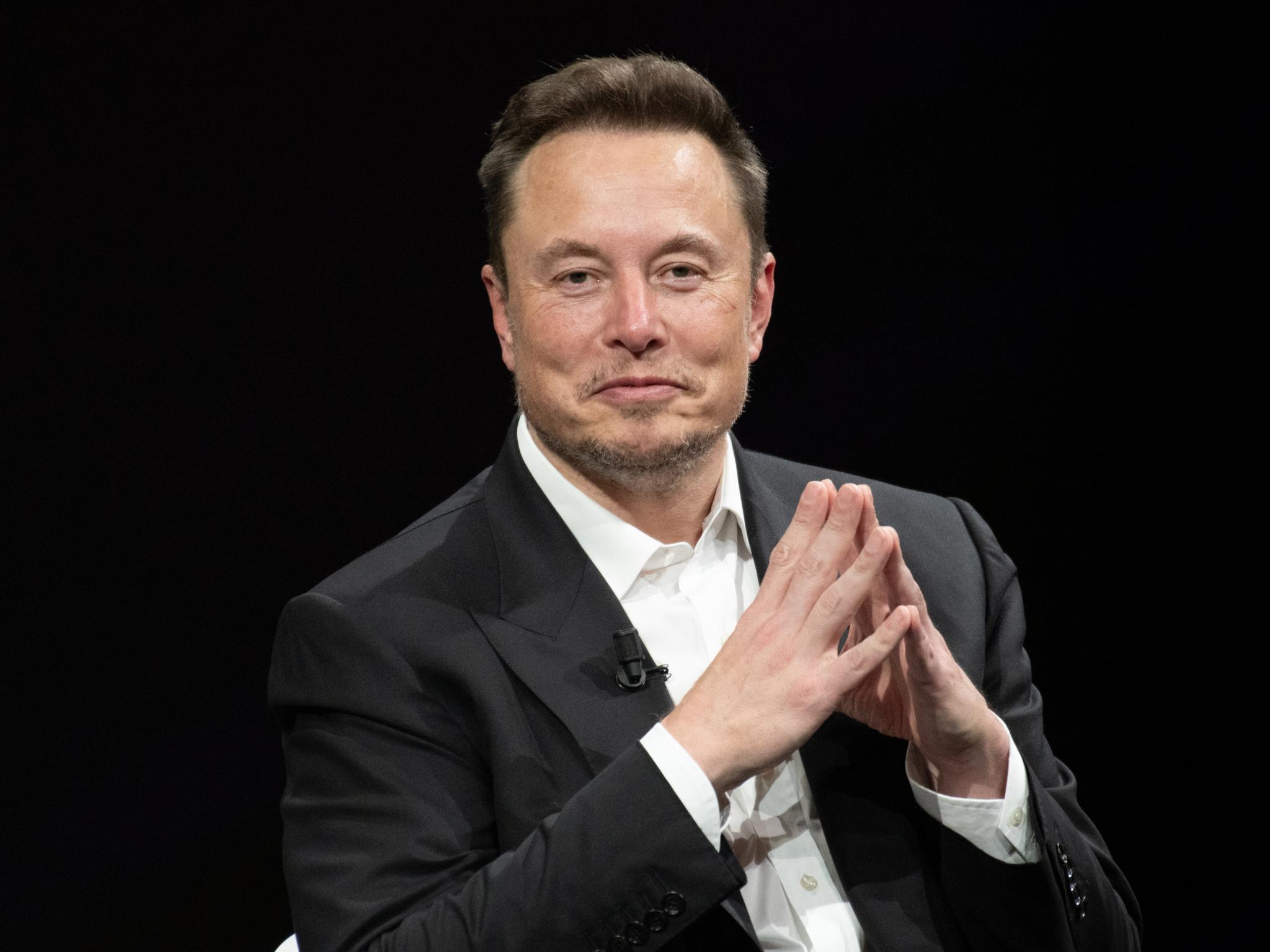 Elon Musk Shares Who He’d Want To Spend His Last Moments With In Response To Warren Buffett’s Advice